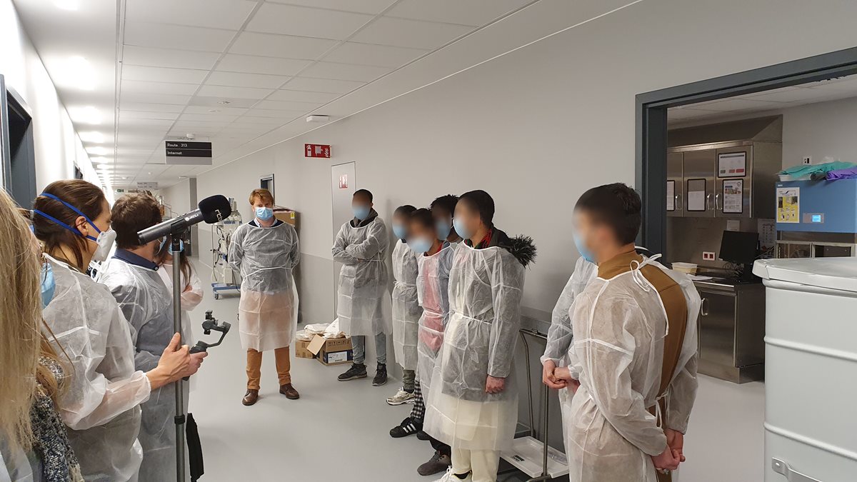 Huit jeunes réfugiés découvrent la réalité du Covid à MontLégia