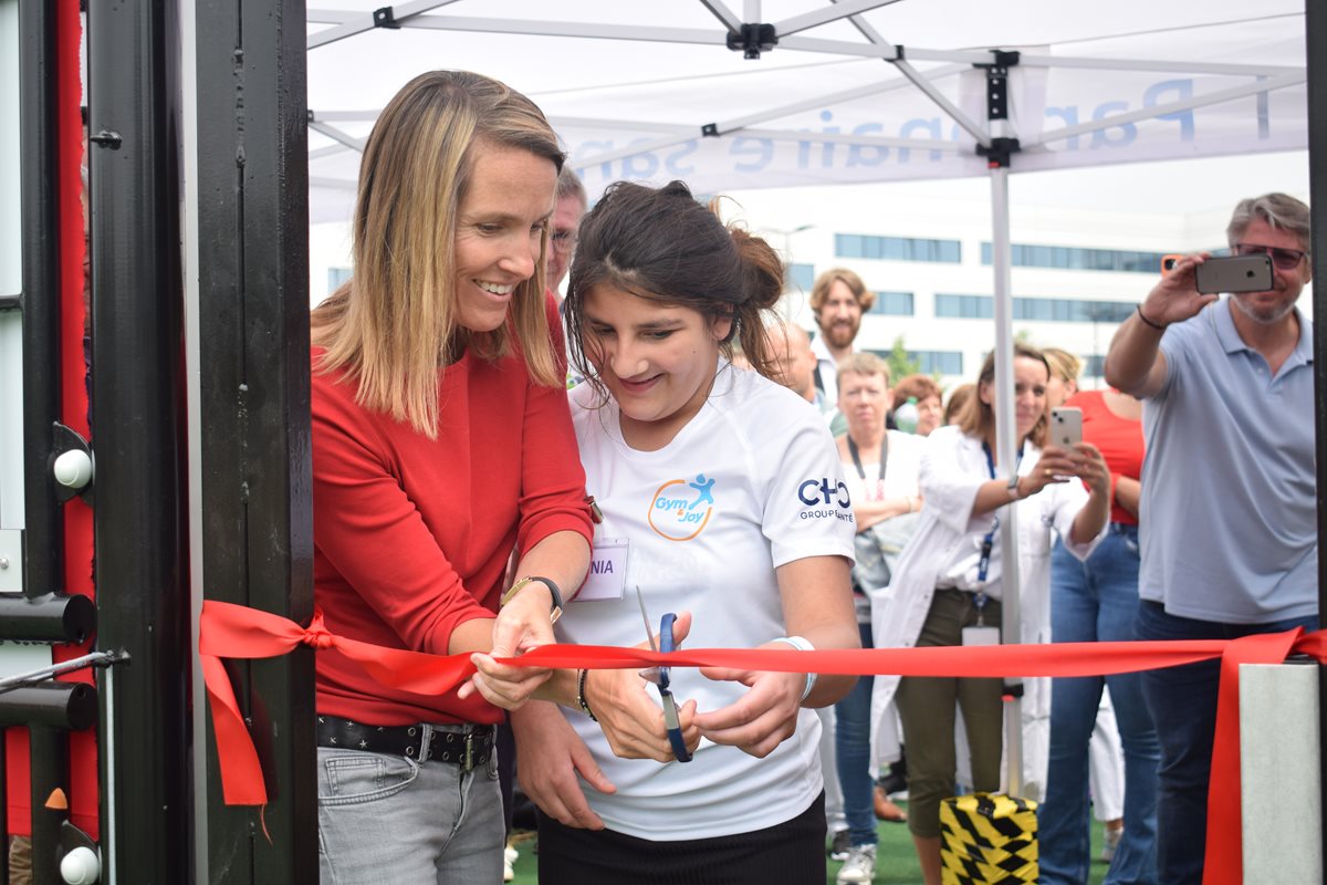 Clinique CHC MontLégia. Un terrain multisports pour les enfants et adolescents inauguré par Justine Henin